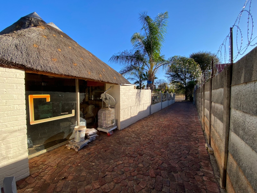 8 Bedroom Property for Sale in Baillie Park North West